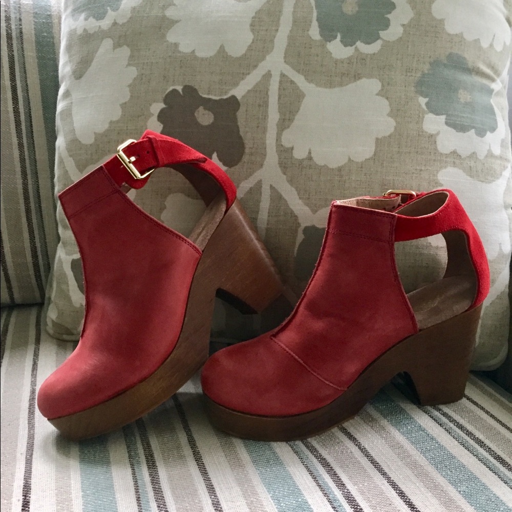 Free People Amber Orchard Clog in Red 💋